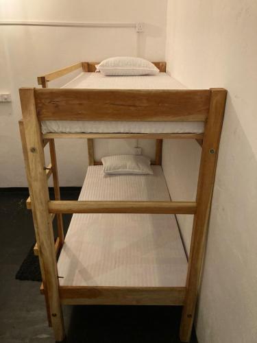 Una cama o camas en una habitación de Wave Loom Hostel