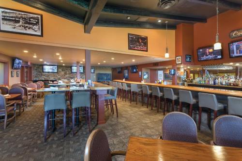 a bar in a restaurant with tables and chairs at Wyndham Flagstaff Resort 2BR Apartment with Resort Access in Flagstaff