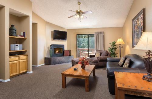 a living room with a couch and a table at Wyndham Flagstaff Resort 2BR Apartment with Resort Access in Flagstaff