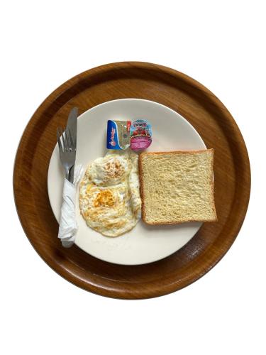 a plate of breakfast food with eggs and toast at WALET PARADISE Ceningan Villa in Nusa Lembongan