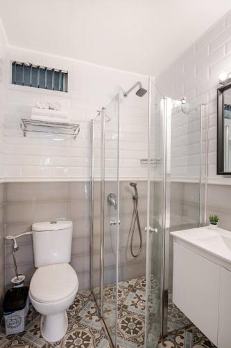 GW009 Gugel Waves Patio and Pool Seaview Apartmentにあるバスルーム