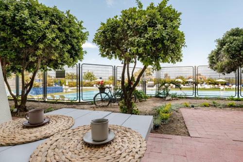 GW009 Gugel Waves Patio and Pool Seaview Apartmentの敷地内または近くにあるプール
