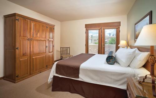 Postel nebo postele na pokoji v ubytování Wyndham Taos Studio Apartment with Resort Access