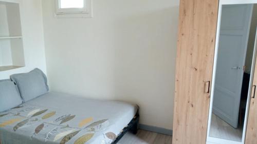 Ένα ή περισσότερα κρεβάτια σε δωμάτιο στο Appartement Vue panoramique Centre historique