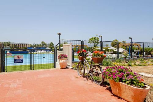 GW009 Gugel Waves Patio and Pool Seaview Apartmentの敷地内または近くにあるプール