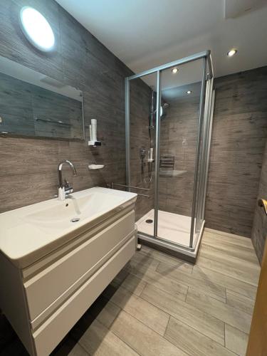 a bathroom with a sink and a shower at Gasthof Oberwirt in Gerlos