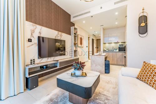 High Floor, Few Steps From Dubai Canal and Waterfront Promenade, Sobha Hartland Waves, Sobha Hartland by Deluxe Holiday Homes