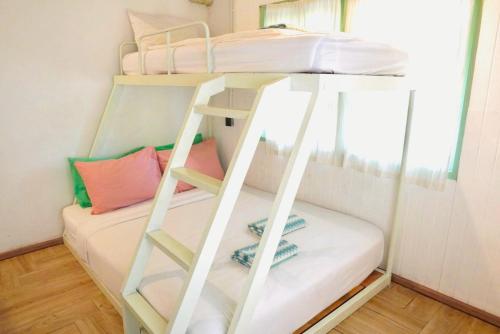 a bunk bed in a small room with two beds at Bangkok Group Bunk Hotel Khaosan in Bangkok