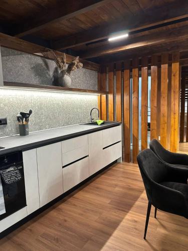 Kuchyň nebo kuchyňský kout v ubytování Nannas House