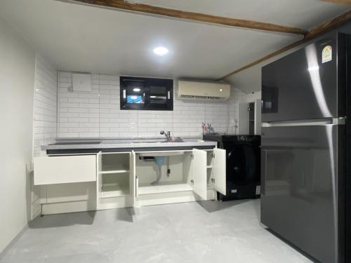a kitchen with a sink and a refrigerator at Hupori Bagkol Minbak in Uljin
