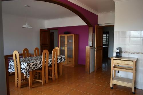 a kitchen and dining room with a table and chairs at Apartamento T2 Alpiarça in Alpiarça