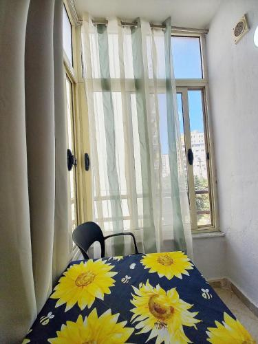 Postel nebo postele na pokoji v ubytování Sunflower Apartment