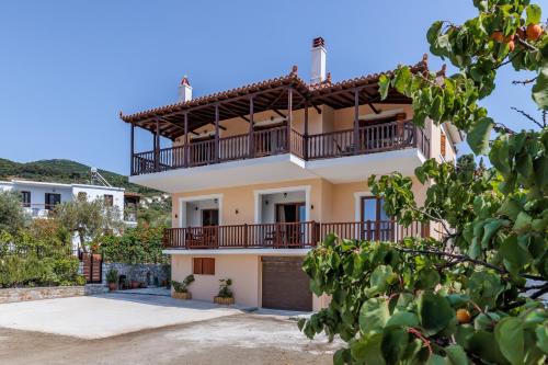 ILKA Residence - Stylish Stay Near Skopelos Port