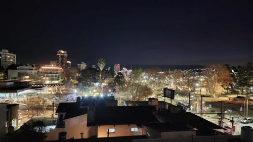 Vue générale sur Villa Carlos Paz ou vue de la ville depuis l'appartement