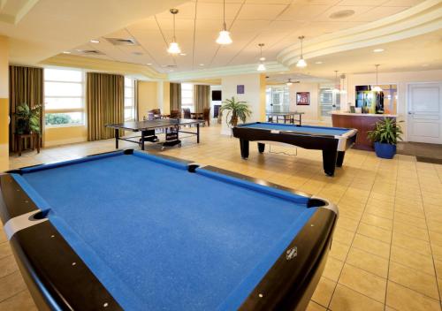 Billard dans l'établissement Wyndham Ocean Boulevard 3BR Apartment with Resort Access