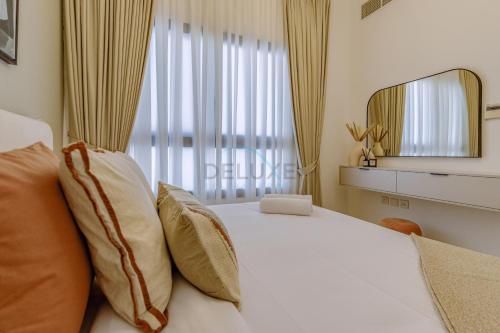 Cama o camas de una habitación en Stunning Sea Views from the Private Pool, Mins Away from Pristine Beaches and Key Fujairah Attractions, Sharm Al Dana Villa, Fujairah by Deluxe Holiday Homes