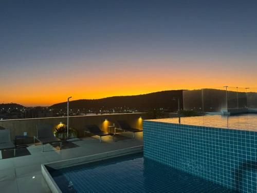 Kolam renang di atau dekat dengan Hotel em CABO FRIO Cond Royale - Av N S Assunção 239, bairro Passagem - un 229