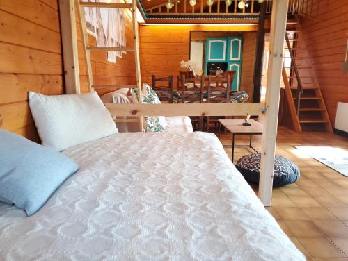 a bedroom with a bed and a dining room at Au repos des arches de l'Arroux in Toulon-sur-Arroux