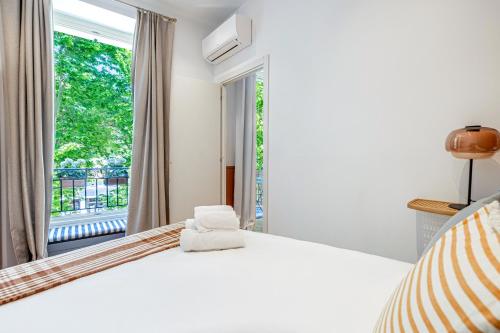 New! Remodeled Appartement in the Heart of Nice, Beach 3 min, 2BR, AC, Elevator, Amazing little terrace, Best Location!