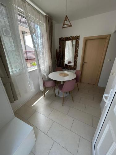 Spacious apartment in Makarska Maria