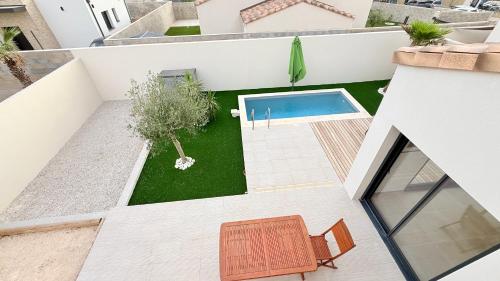 Πισίνα στο ή κοντά στο Bessan Villa Jungle 6p 3ch Pool Garden
