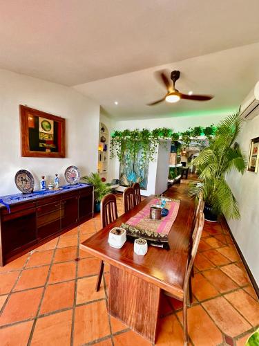 Zona d'estar a River side garden house