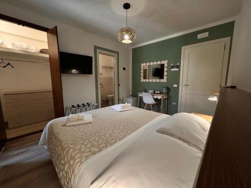 a bedroom with a large bed and a table at Affittacamere Il Cuore Verde in Norcia