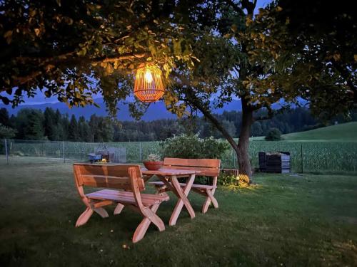 Ein Garten an der Unterkunft Einfach bei uns