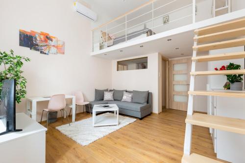 Ferenc 18 - Your Bright Inner City 3 Bedroom Home