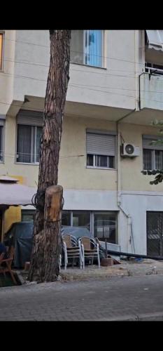 Το κτήριο όπου στεγάζεται  το διαμέρισμα