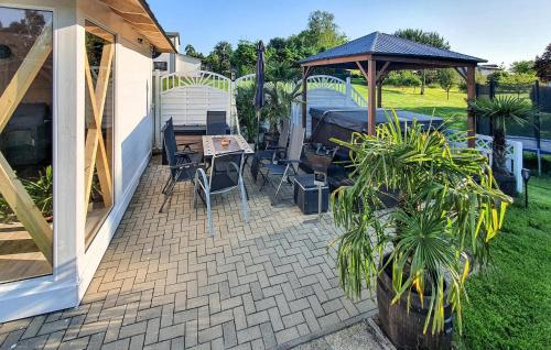 a patio with a table and a gazebo at Ferienwohnung Nepperminusedom in Neppermin