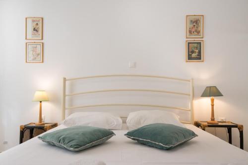 Cute Retro Apartment In Exarchia Neighborhood