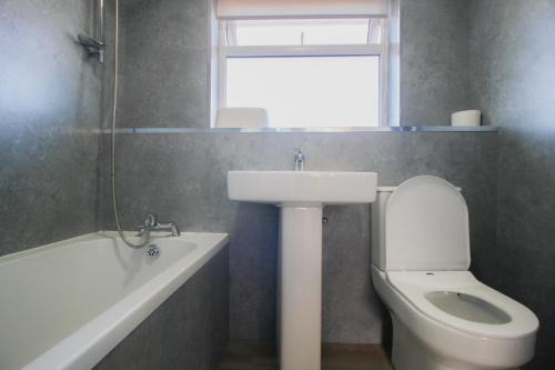 Ένα μπάνιο στο Budget Modern Room in Wolverhampton-Ideal for Work Trips