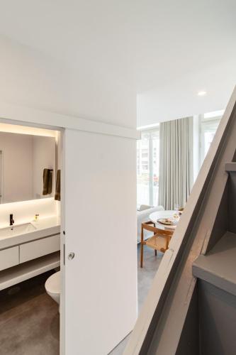 Iconic White Loft - Avenida