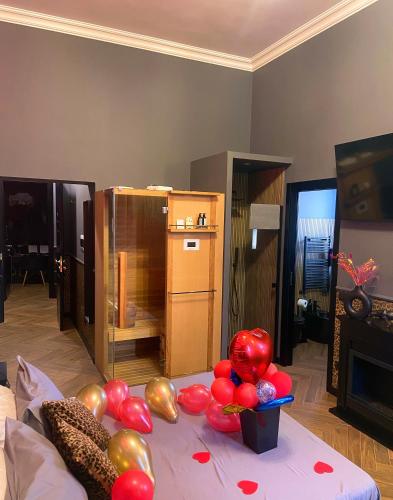 One of one Experiences - LOVE SPA SUITE