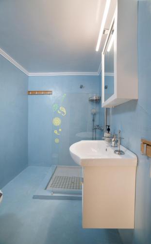 Cute Retro Apartment In Exarchia Neighborhood