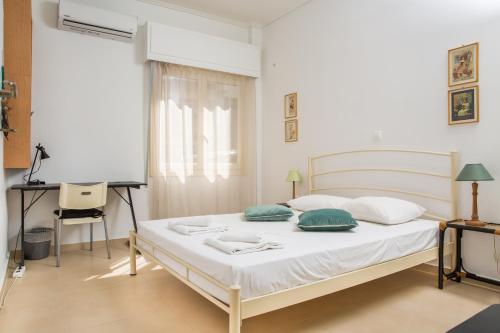 Cute Retro Apartment In Exarchia Neighborhood