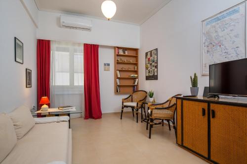 Cute Retro Apartment In Exarchia Neighborhood