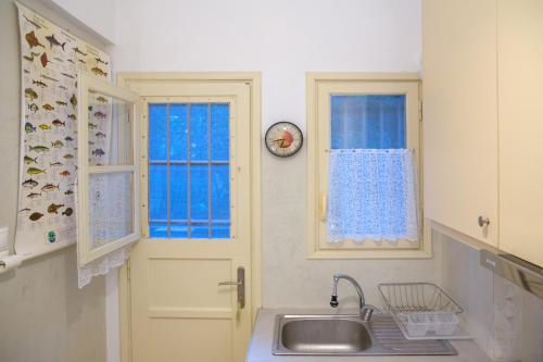 Cute Retro Apartment In Exarchia Neighborhood