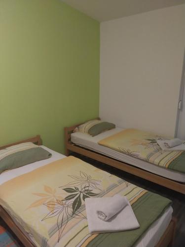 APARTMENTS La-Li-Nea -top location 5 minute WALK BEACH STRAND