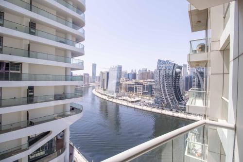Canal-View one bedroom Apt Business Bay