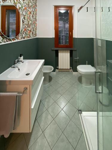a bathroom with a sink and a toilet and a mirror at Tenuta Lo Scricciolo in Orentano