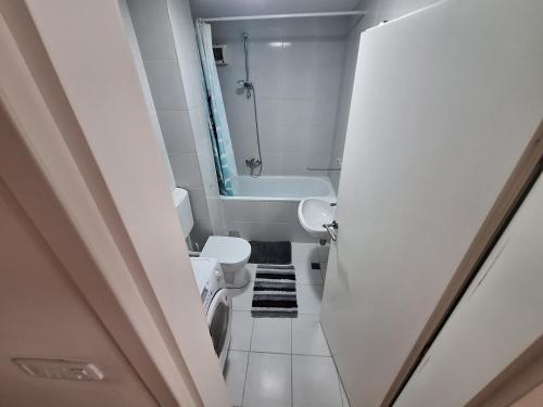 a bathroom with a toilet and a sink and a tub at Amar6 in Novi Beograd