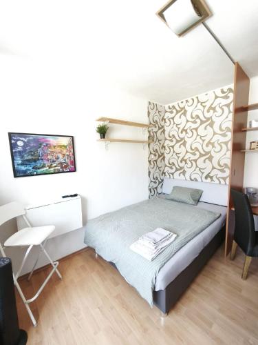 Petite Central Urban Oasis