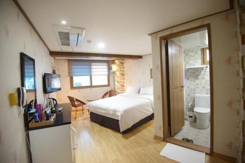 Ett rum på Dorcas Tourist Hostel