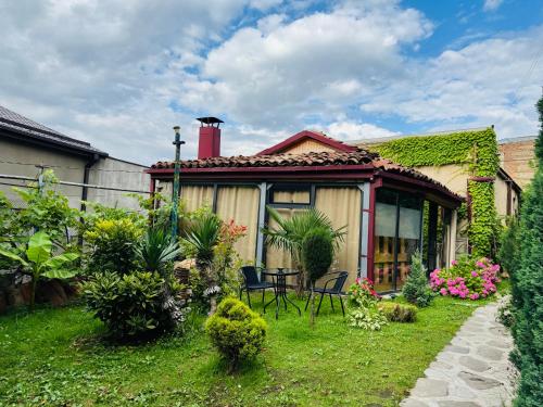 Zahrada ubytování Guest House Sanapiro