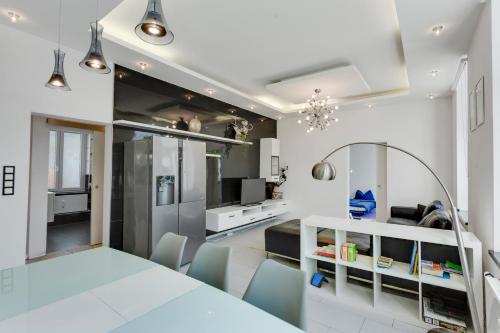 Η κουζίνα ή μικρή κουζίνα στο Moderne & Rustikale Wohnung I Zentral I Geschäftsreisen I Top Anbindung