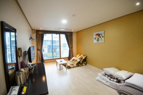 Dorcas Tourist Hostelにあるテレビまたはエンターテインメントセンター