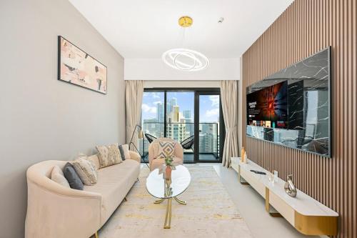 Golden Stays - 5 Mins From Mall I Downtown Dream 1Br Apt
