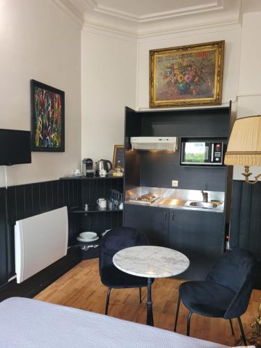 Dapur atau dapur kecil di Studio au Palace Le Splendide
